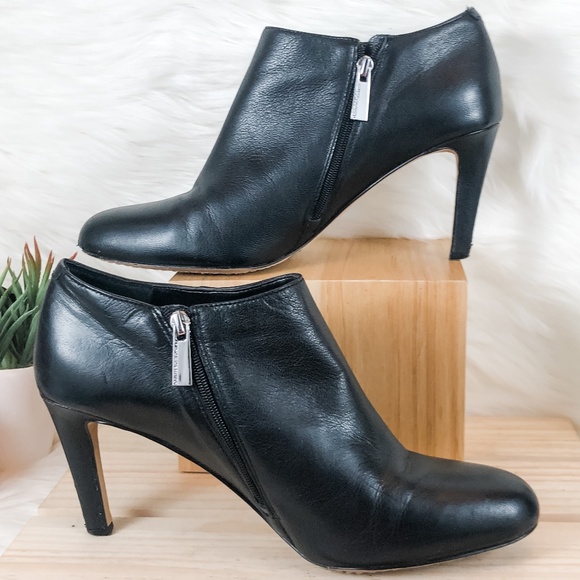 SOLD - Vince Camuto "Corra" Bootie Black - Picture 2 of 10